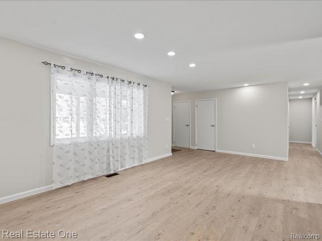 6407 Buxton Court, West Bloomfield, MI 48322