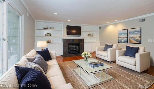 6407 Buxton Court, West Bloomfield, MI 48322