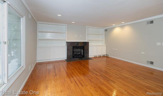 6407 Buxton Court, West Bloomfield, MI 48322