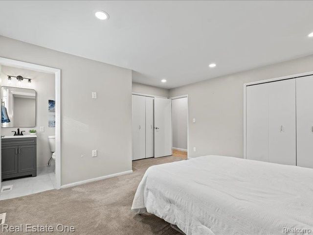 6407 Buxton Court, West Bloomfield, MI 48322