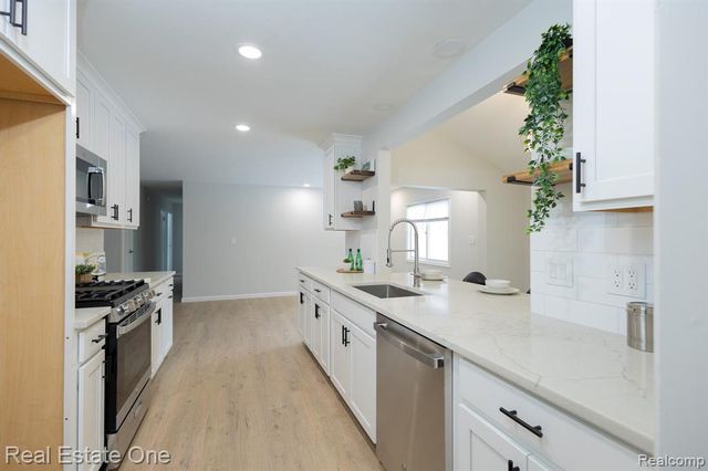 6407 Buxton Court, West Bloomfield, MI 48322