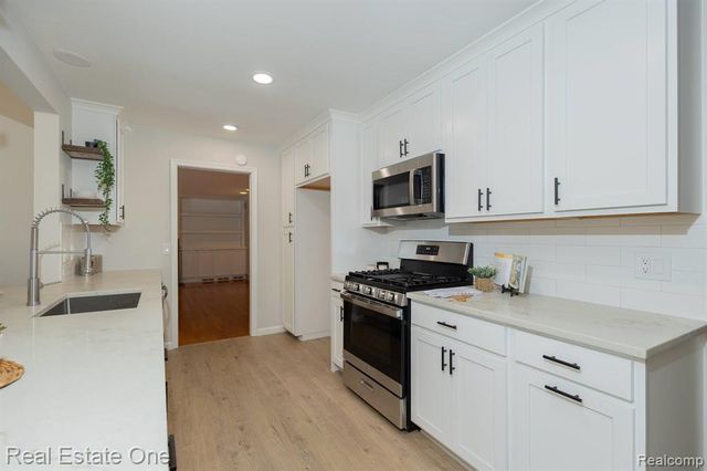 6407 Buxton Court, West Bloomfield, MI 48322