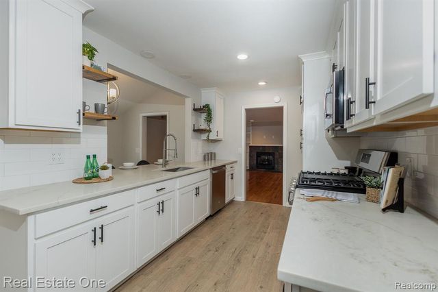 6407 Buxton Court, West Bloomfield, MI 48322