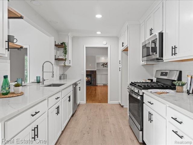 6407 Buxton Court, West Bloomfield, MI 48322