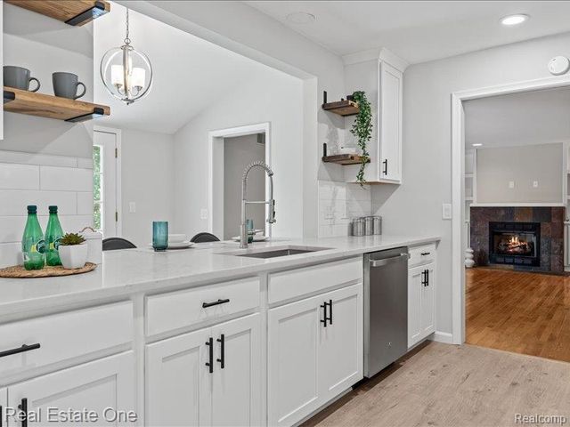 6407 Buxton Court, West Bloomfield, MI 48322