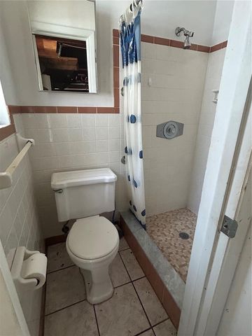 10463 VALENCIA ROAD, Seminole, FL 33772