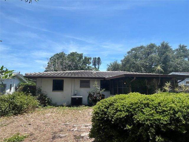 10463 VALENCIA ROAD, Seminole, FL 33772