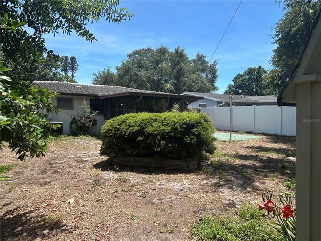 10463 VALENCIA ROAD, Seminole, FL 33772