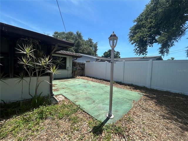 10463 VALENCIA ROAD, Seminole, FL 33772