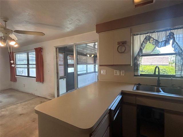 10463 VALENCIA ROAD, Seminole, FL 33772