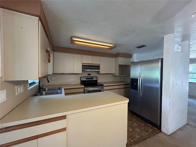 10463 VALENCIA ROAD, Seminole, FL 33772