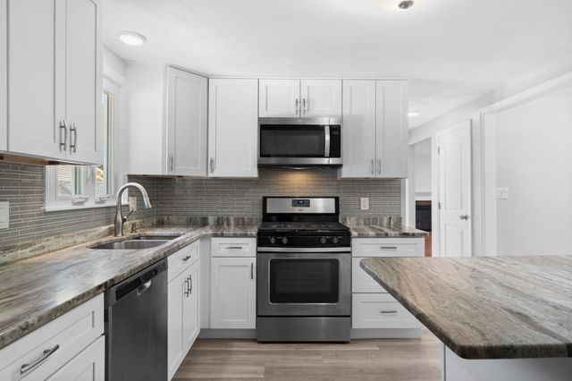 2 Ash St, Amesbury, MA 01913