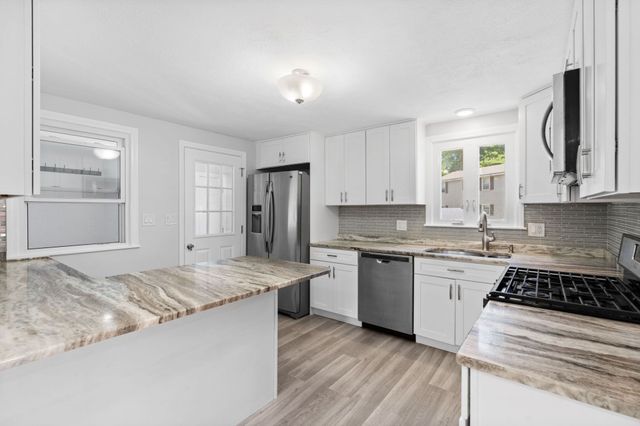 2 Ash St, Amesbury, MA 01913