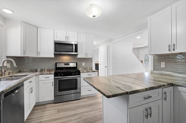 2 Ash St, Amesbury, MA 01913