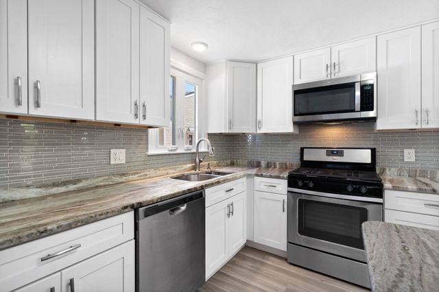 2 Ash St, Amesbury, MA 01913