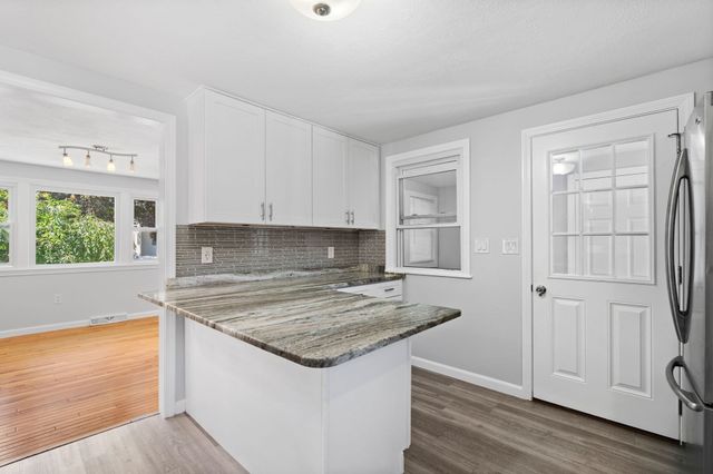 2 Ash St, Amesbury, MA 01913