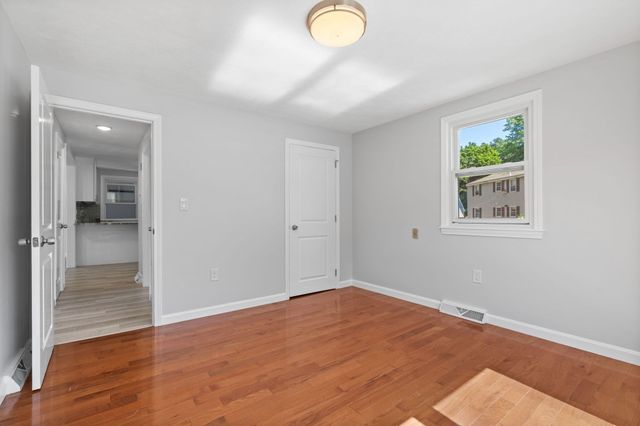 2 Ash St, Amesbury, MA 01913