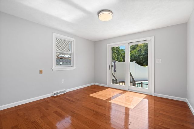 2 Ash St, Amesbury, MA 01913