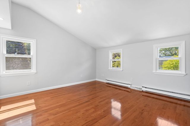 2 Ash St, Amesbury, MA 01913