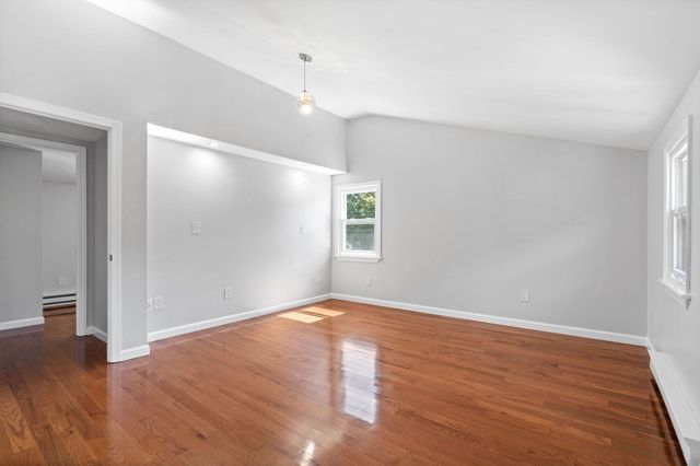 2 Ash St, Amesbury, MA 01913