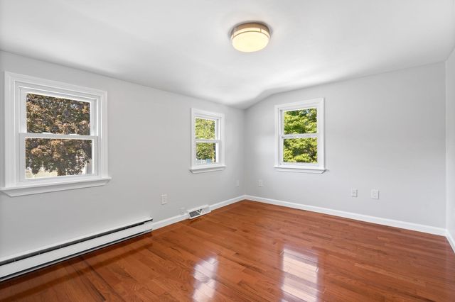 2 Ash St, Amesbury, MA 01913