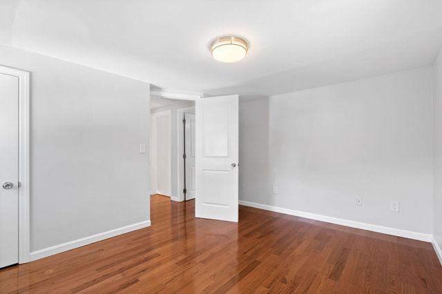 2 Ash St, Amesbury, MA 01913