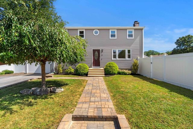 2 Ash St, Amesbury, MA 01913