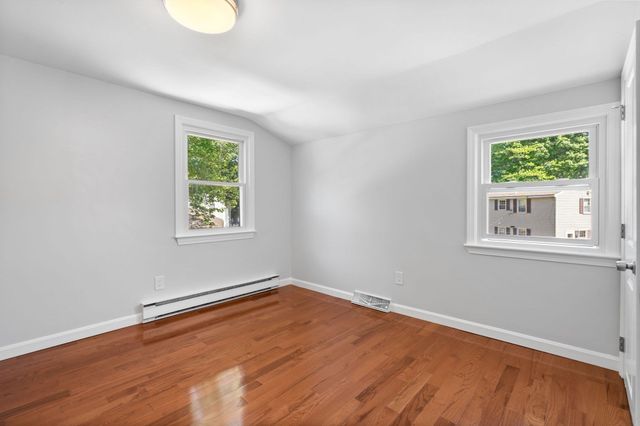 2 Ash St, Amesbury, MA 01913