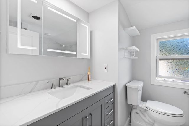 2 Ash St, Amesbury, MA 01913