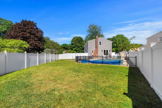 2 Ash St, Amesbury, MA 01913