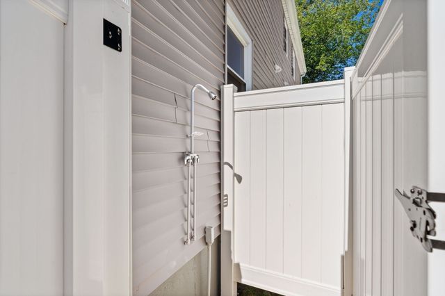 2 Ash St, Amesbury, MA 01913