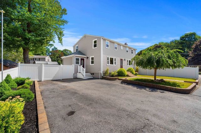 2 Ash St, Amesbury, MA 01913