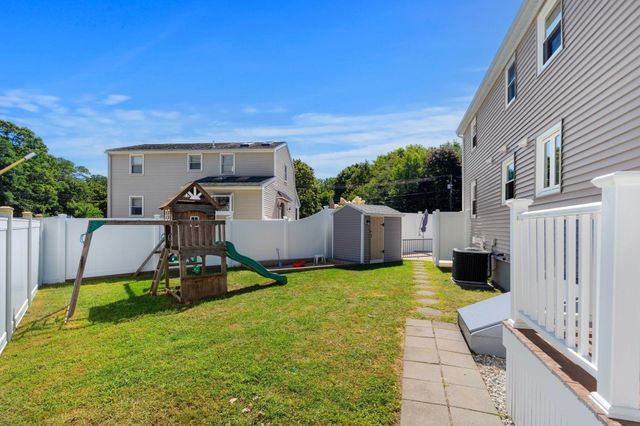 2 Ash St, Amesbury, MA 01913