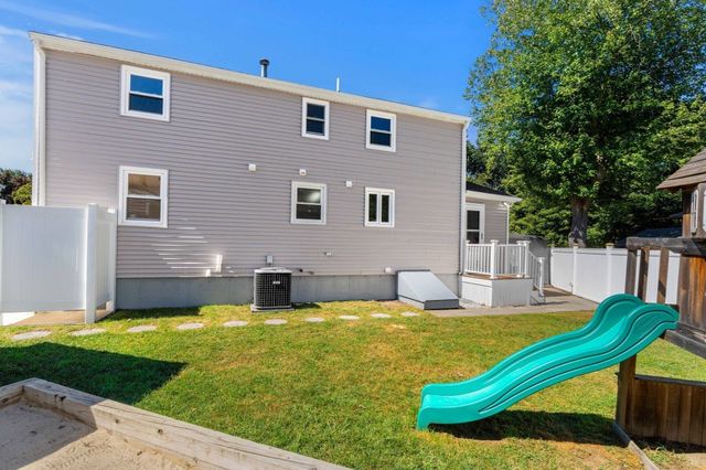 2 Ash St, Amesbury, MA 01913