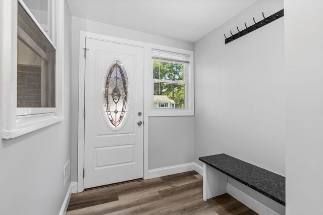 2 Ash St, Amesbury, MA 01913