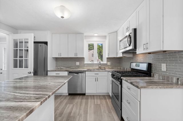 2 Ash St, Amesbury, MA 01913