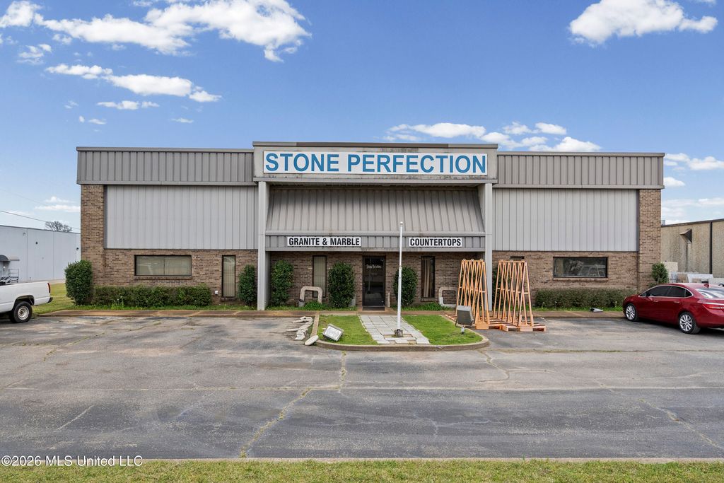 8822 Cypress Woods Lane, Olive Branch, MS 38654 — exterior