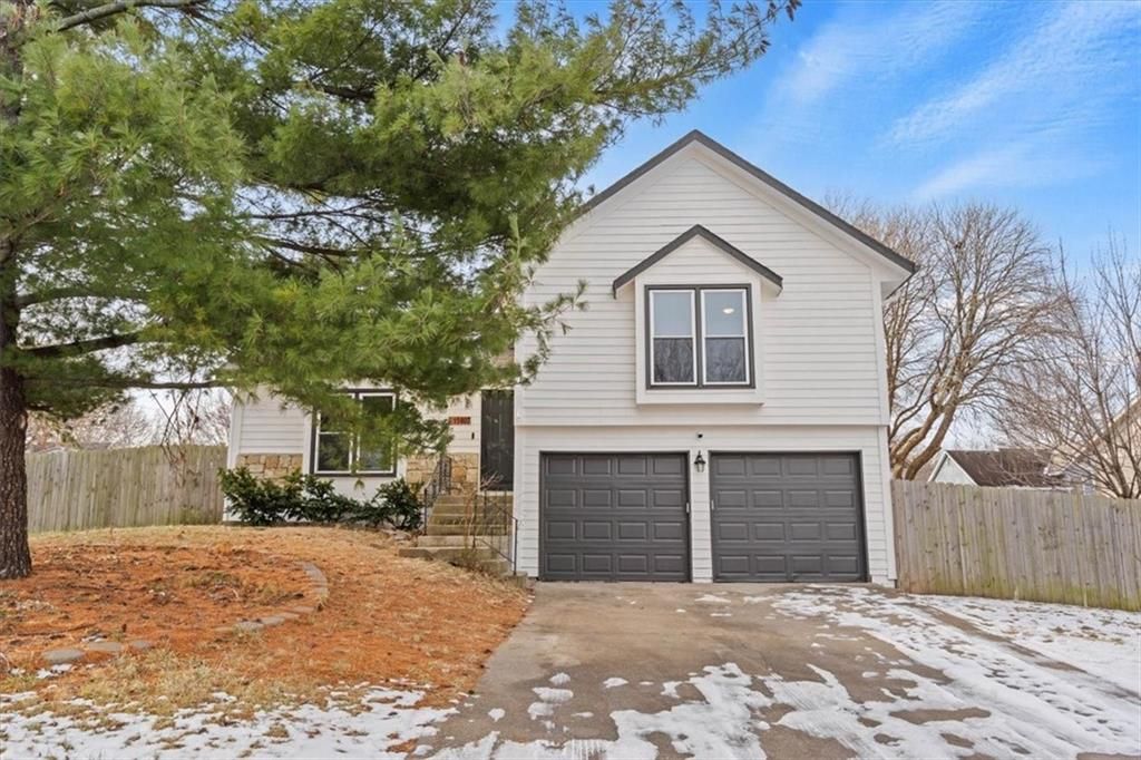 15907 W 124th Terrace, Olathe, KS 66062