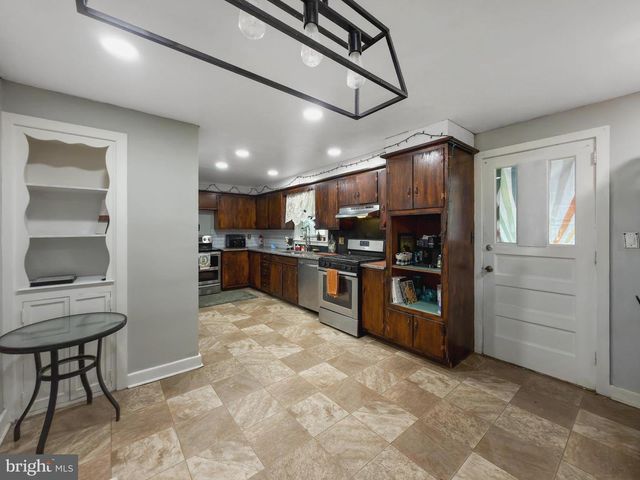 306 W ELM AVE, Hanover, PA 17331