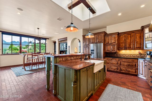 3940 Loma Bella Drive, Las Cruces, NM 88011