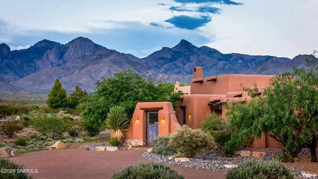 3940 Loma Bella Drive, Las Cruces, NM 88011