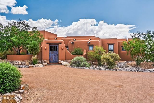 3940 Loma Bella Drive, Las Cruces, NM 88011