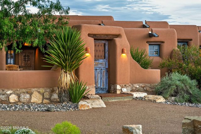 3940 Loma Bella Drive, Las Cruces, NM 88011