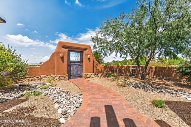 3940 Loma Bella Drive, Las Cruces, NM 88011