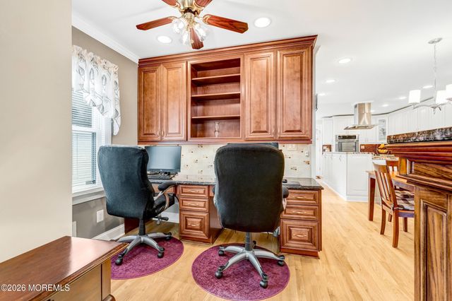 35 Bay Avenue, North Middletown, NJ 07748
