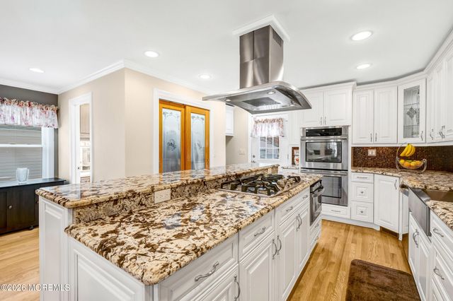 35 Bay Avenue, North Middletown, NJ 07748