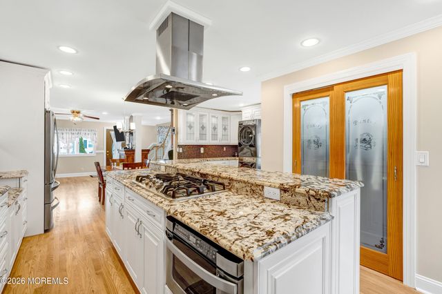 35 Bay Avenue, North Middletown, NJ 07748