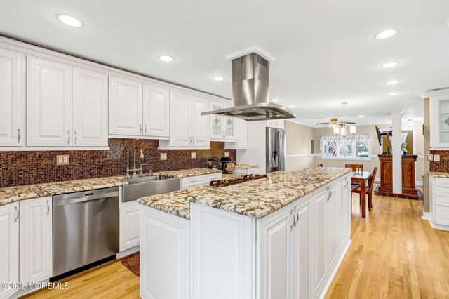 35 Bay Avenue, North Middletown, NJ 07748