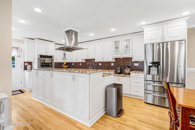 35 Bay Avenue, North Middletown, NJ 07748