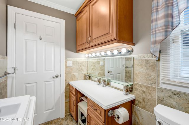 35 Bay Avenue, North Middletown, NJ 07748